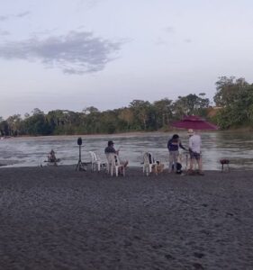 Lugar Junto al Rio
